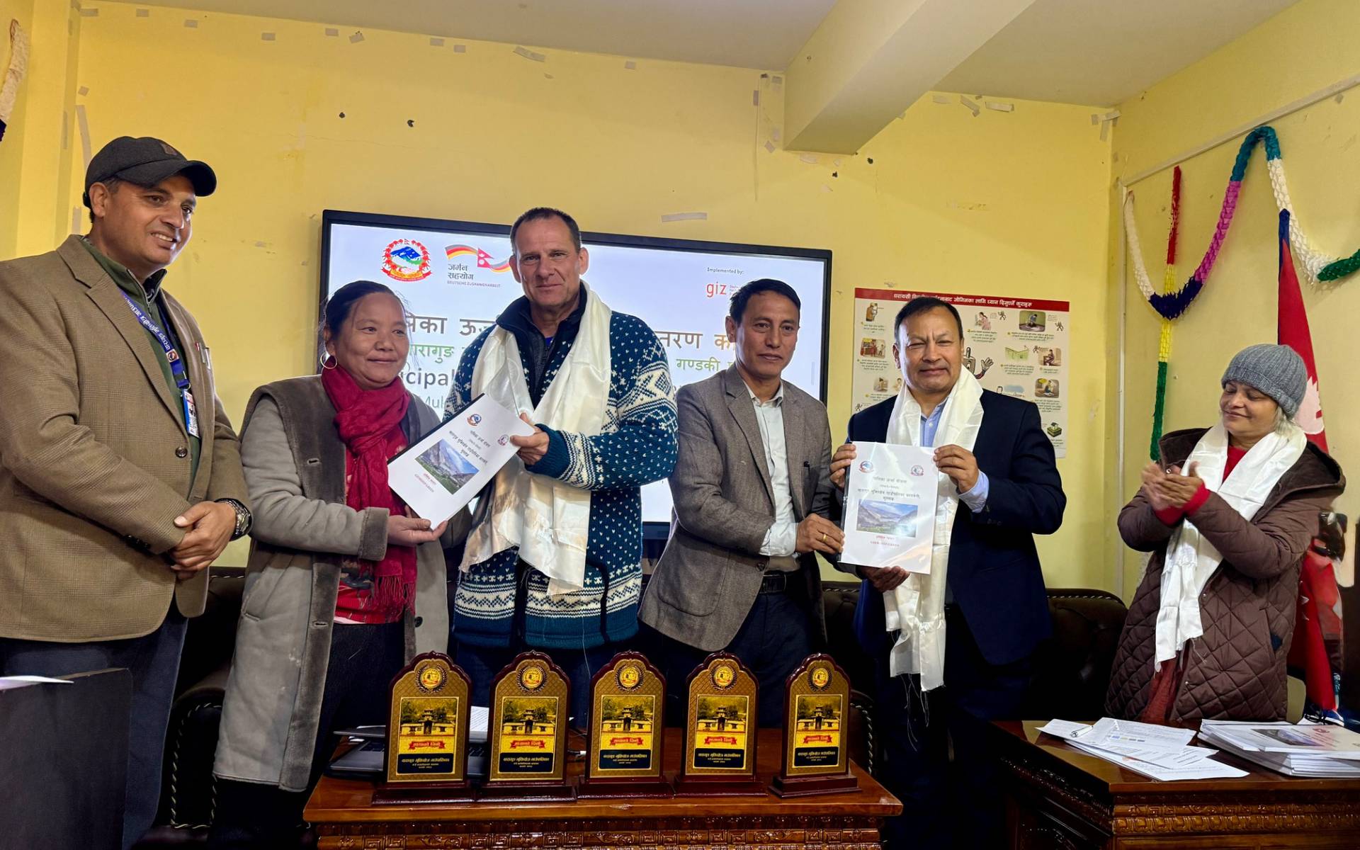 Municipal Energy Plans Handed Over in Mustang