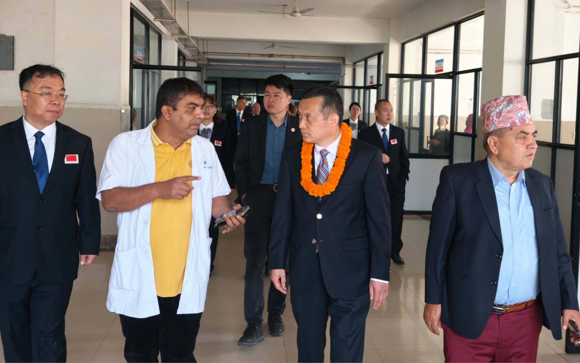 Ambassador Zhang visits the B.P. Koirala Memorial Cancer Hospital