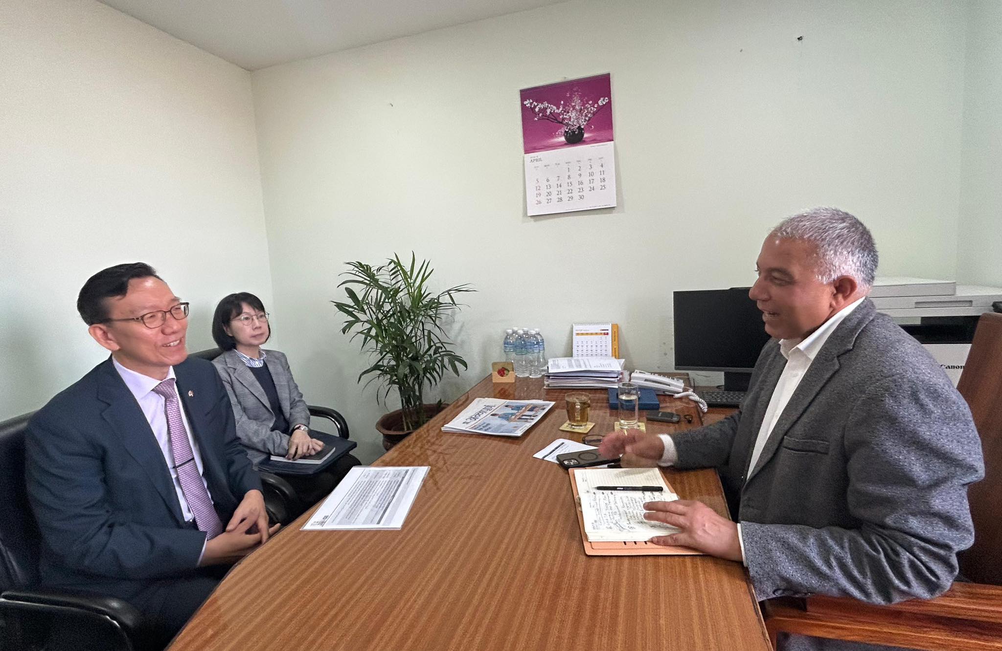 South Korean Ambassador Park Meets with the CEO of Investment Board Nepal Gywali