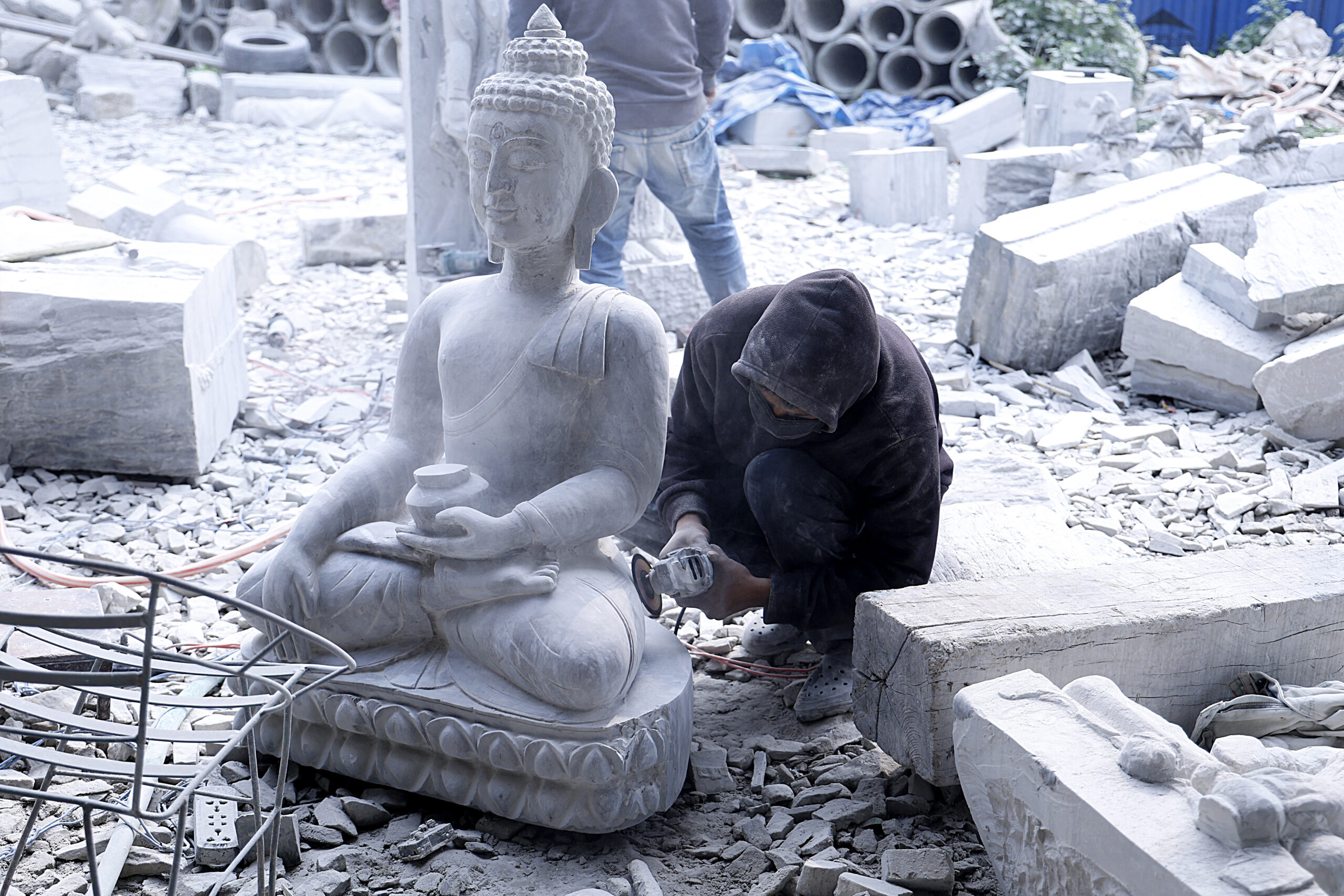 `It Is Not Easy to Create a God´