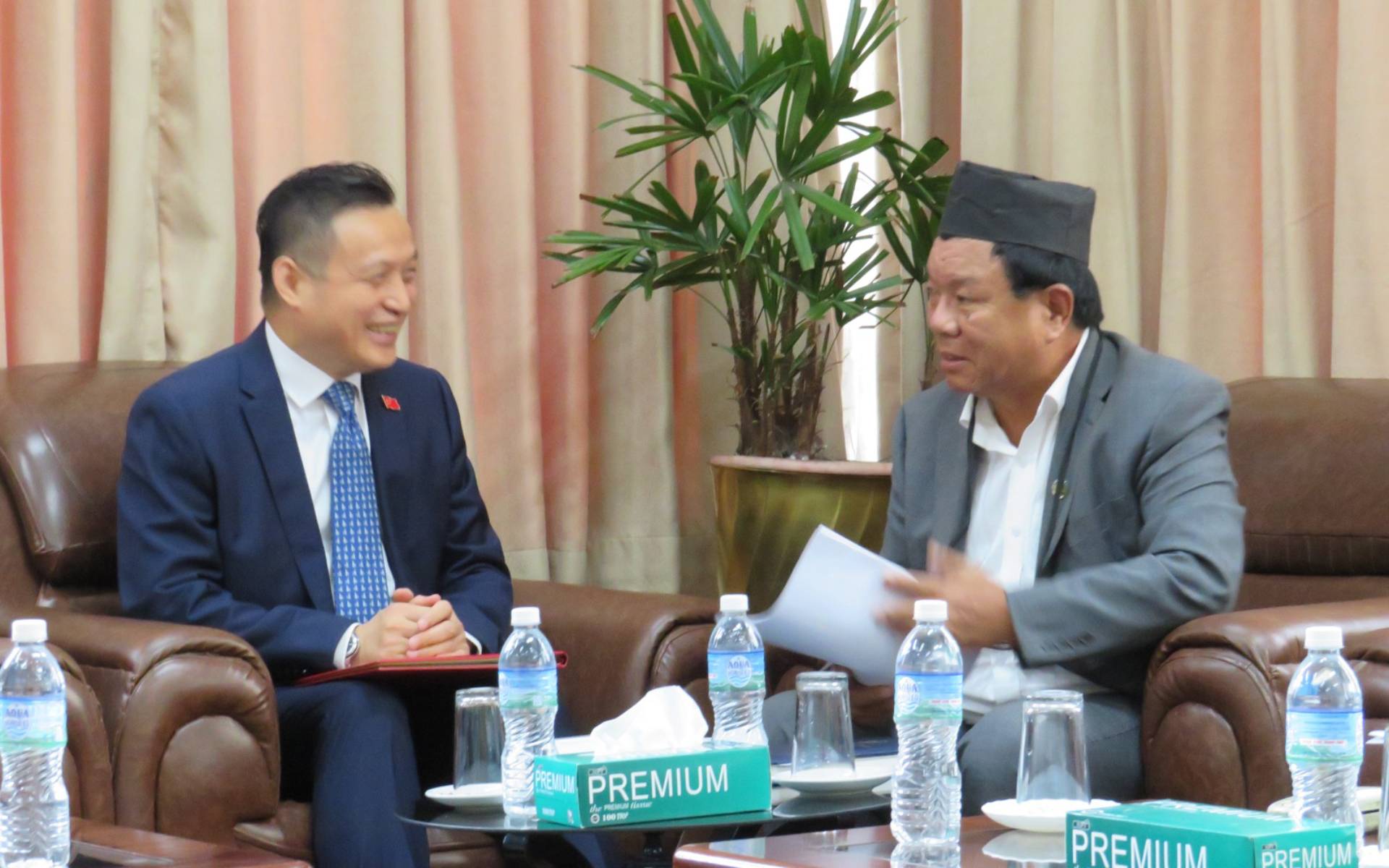 Chinese Ambassador Zhang Holds Courtesy Meeting with Minister Pun
