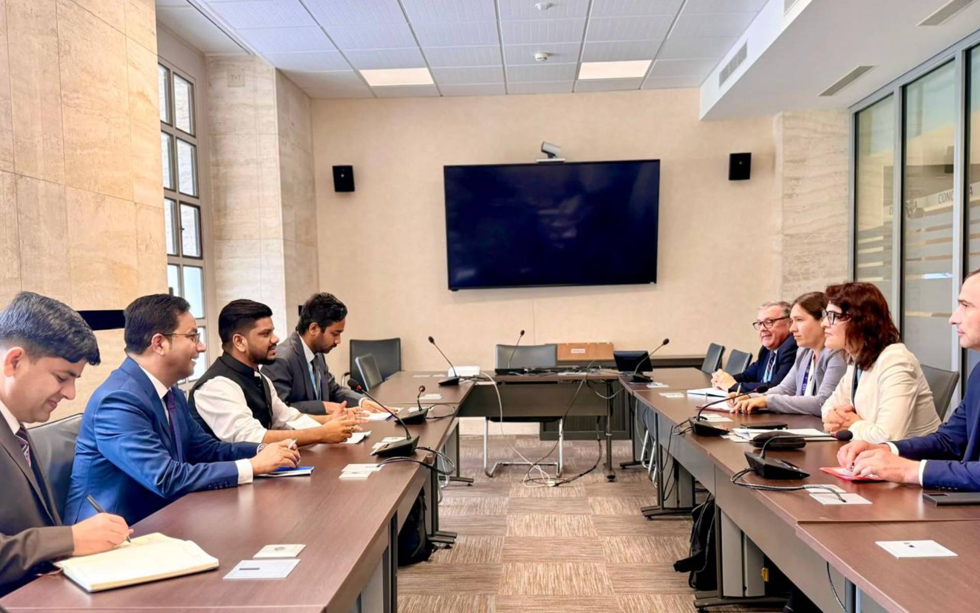 Minister Yadav Meets with Romanian Delegation Head Dinica