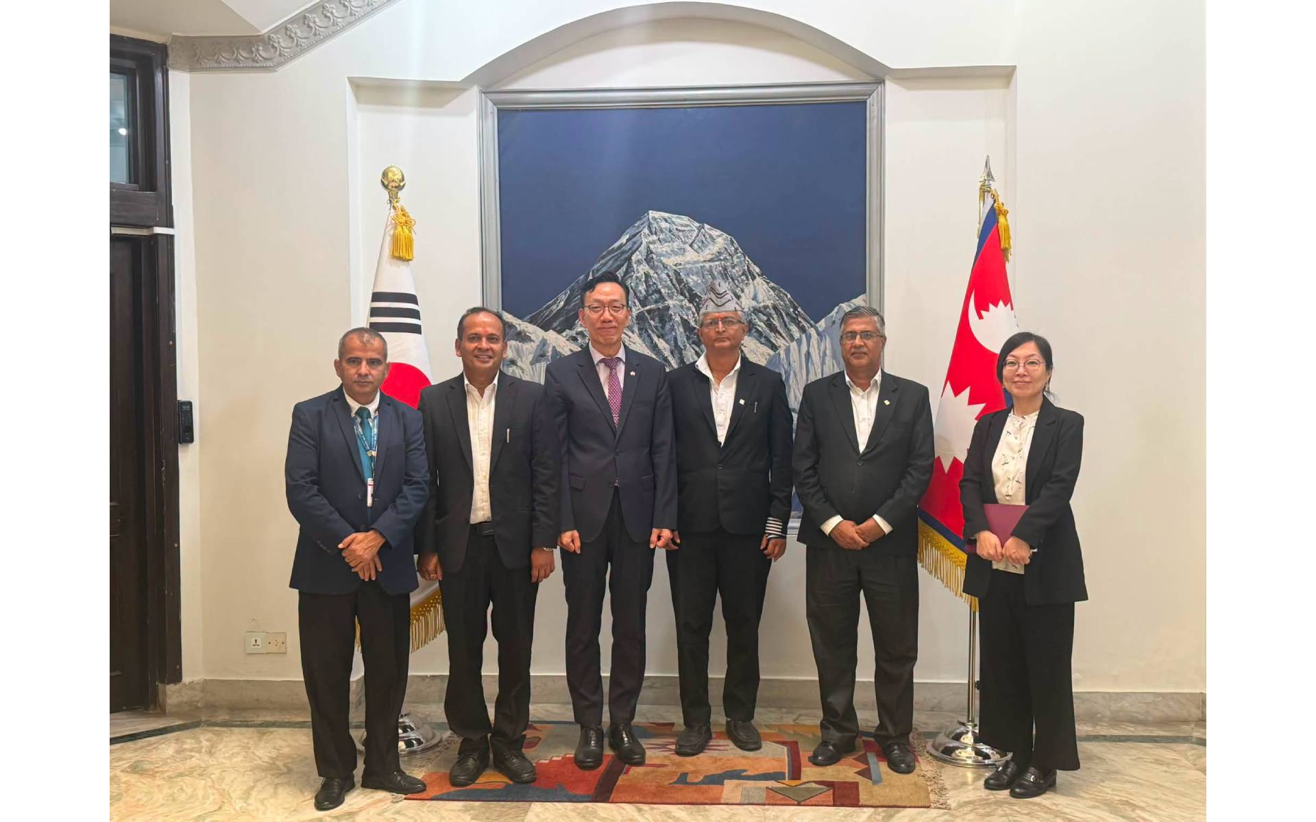 Ambassador Park Holds Meeting with Representatives of the Nepal Bar Association 