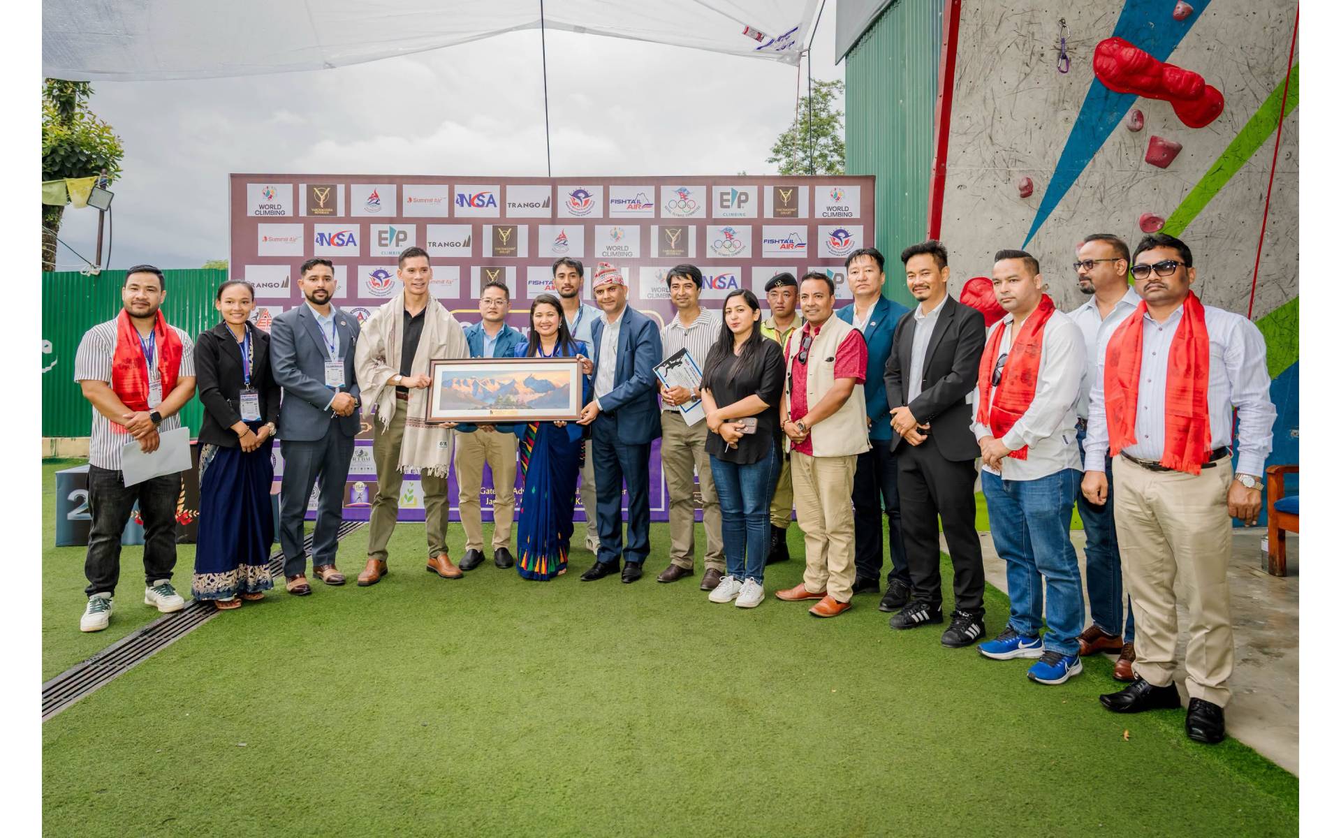 U.S. Embassy Public Affairs Chief Mike Harker Joins Award Ceremony ofTop Rope and Lead Open Championship 2026