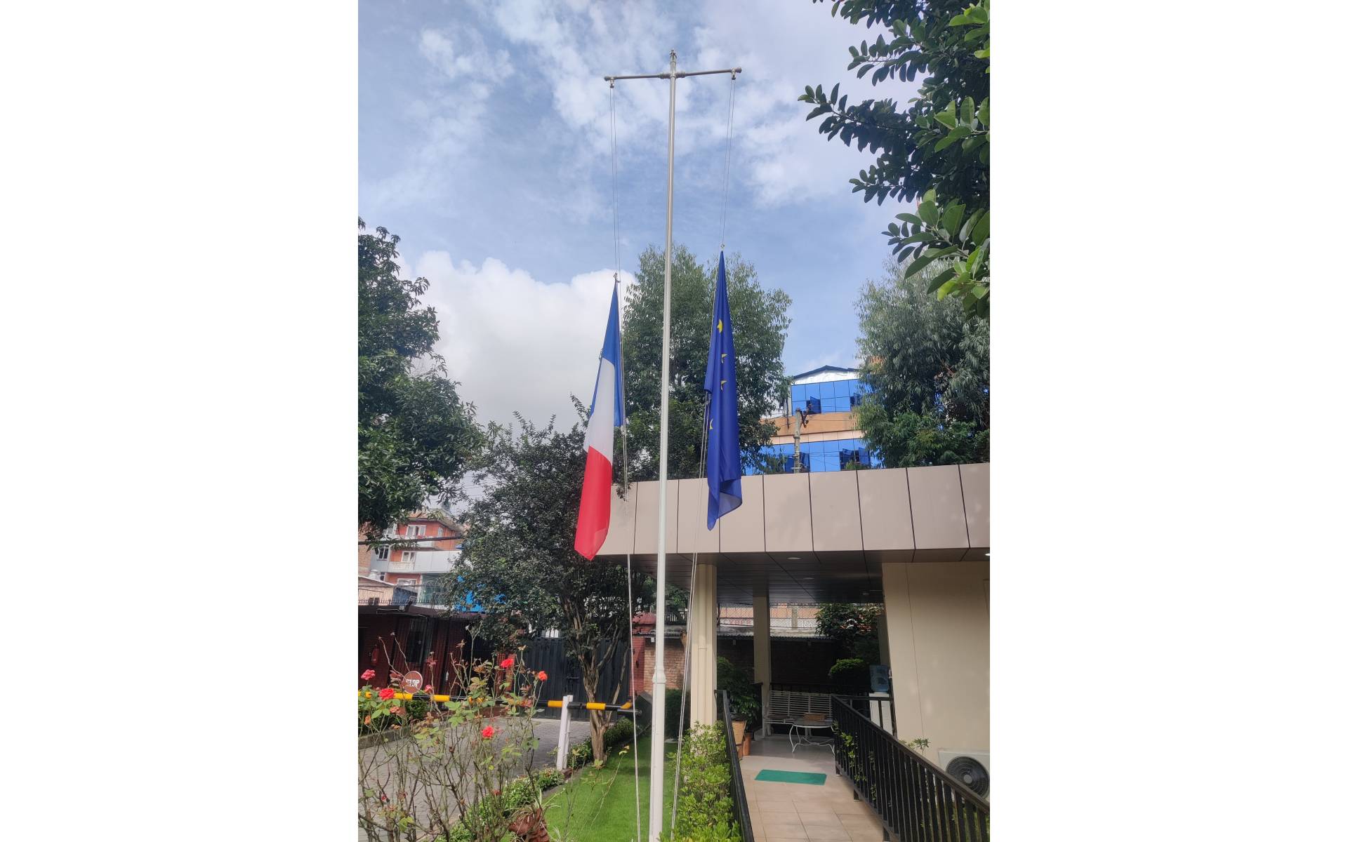 Embassy of France Lowers its Flag on the National Day of Mourning 